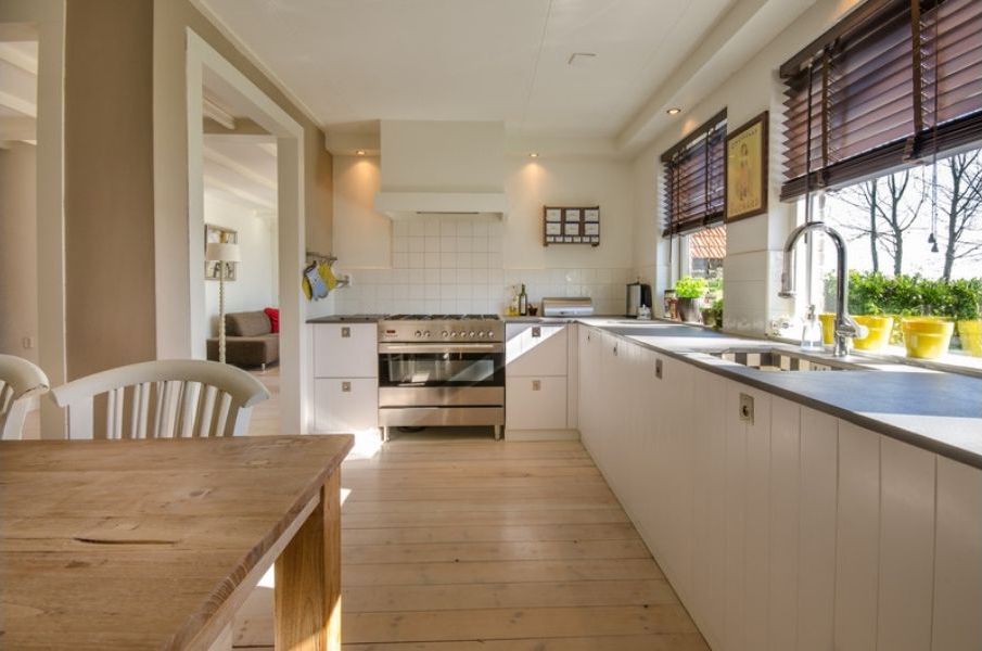 Bright and clean kitchen in Horsham